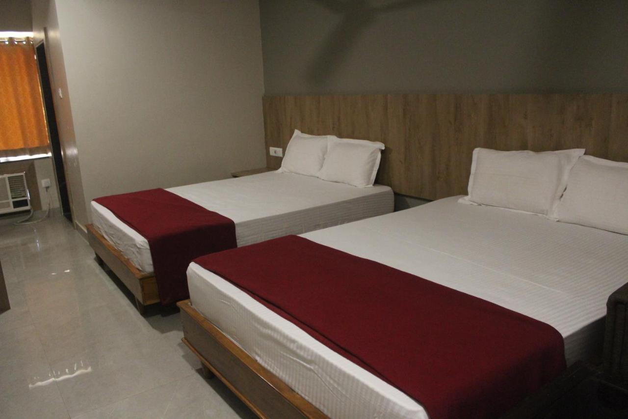 Hotel Janaki Pride Purî Extérieur photo