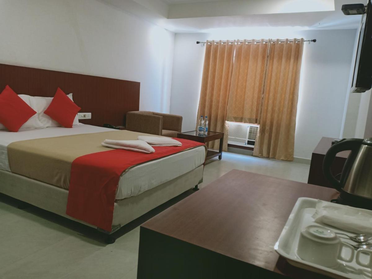 Hotel Janaki Pride Purî Extérieur photo