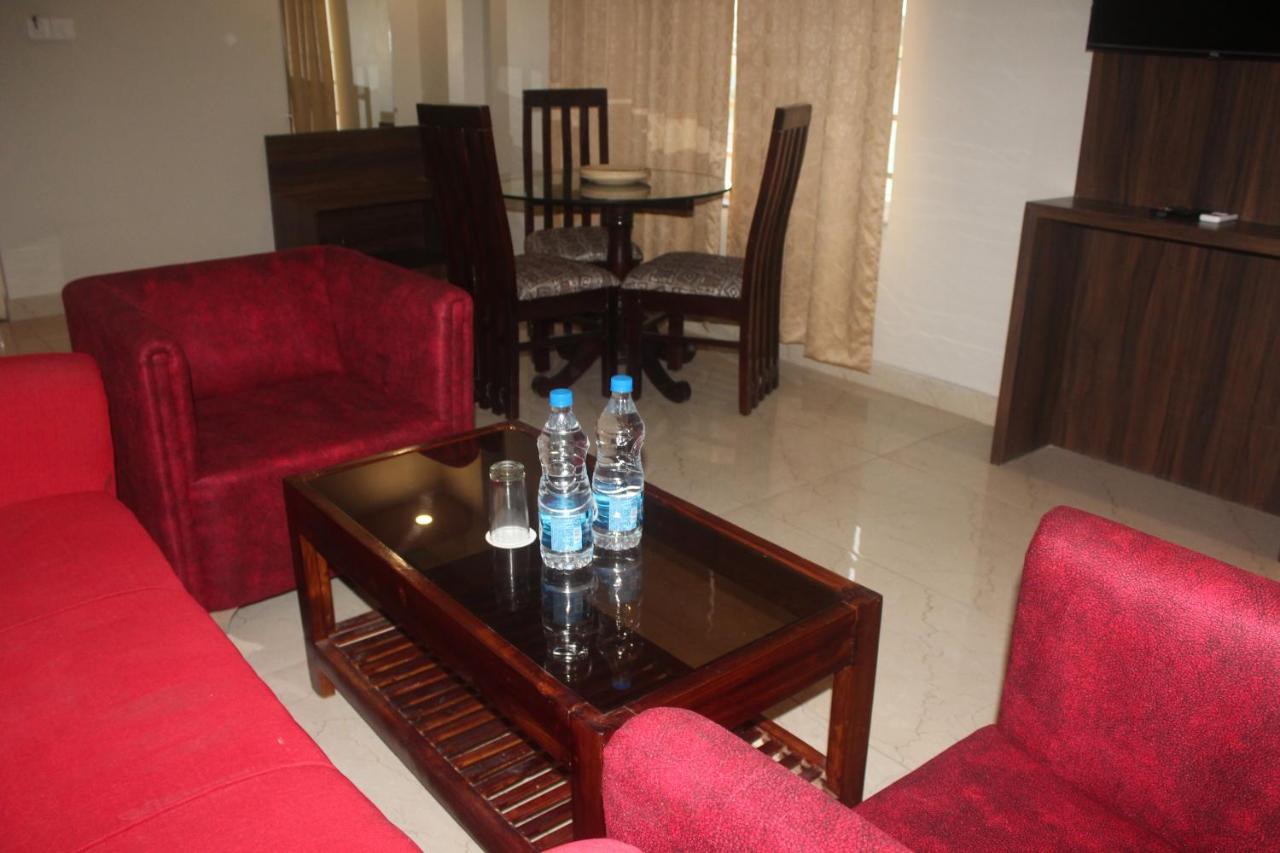 Hotel Janaki Pride Purî Extérieur photo