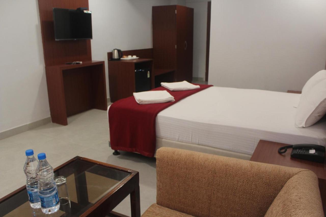 Hotel Janaki Pride Purî Extérieur photo